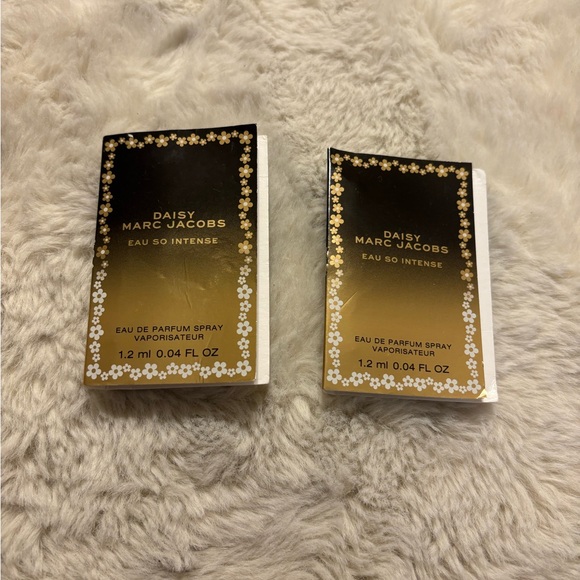 New Daisy Marc Jacobs Daisy Eau So Intense Perfume sample set - Picture 1 of 4
